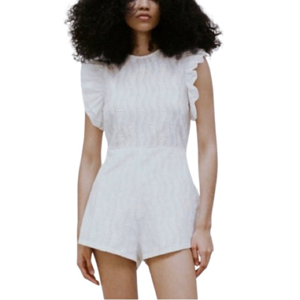 Zara Off White Open Back Ruffle Sleeves Eyelet Romper Size Small